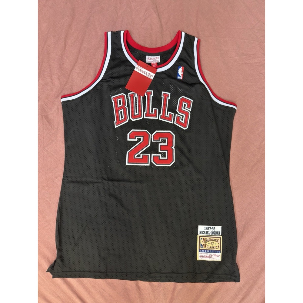 Mitchell & Ness Michael Jordan Bulls #23 1997-98 Swingman Jersey 5XL NWT